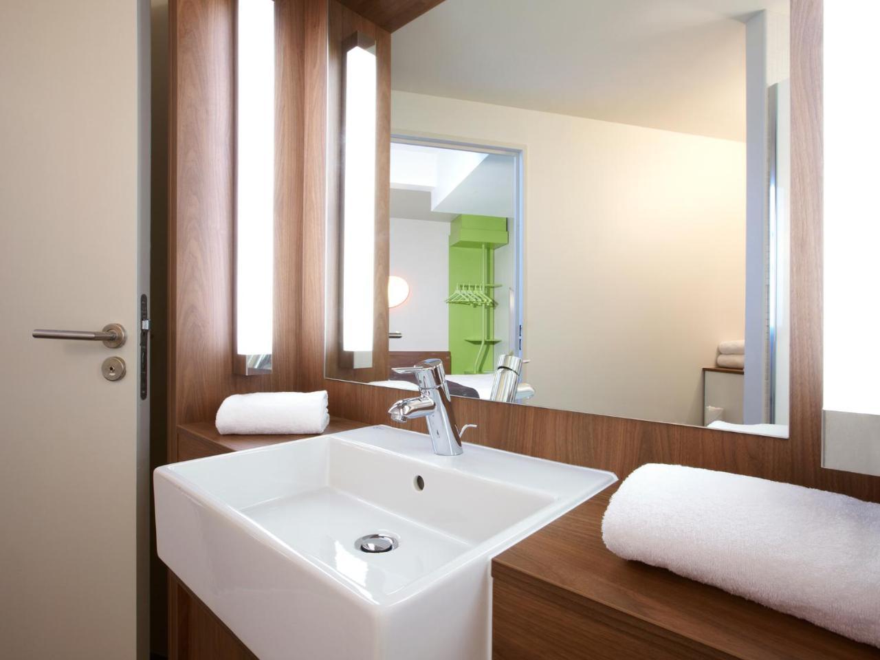 Campanile Tours Nord Hotel Bagian luar foto